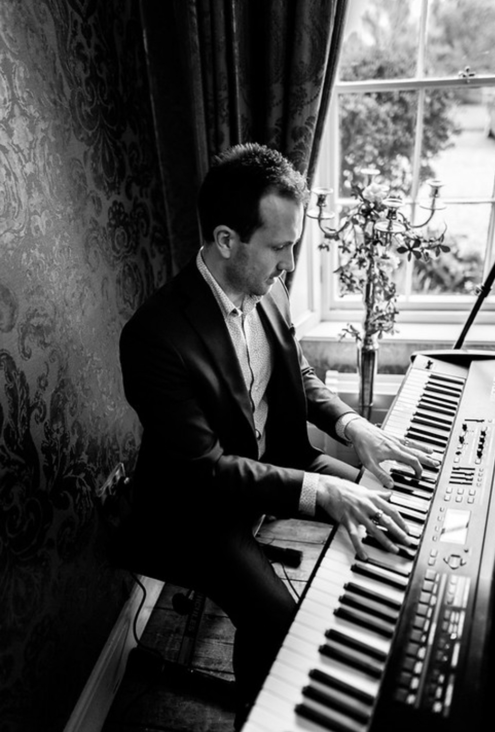 Joe Kenny playing piano at a wedding ceremony in Ghan House, Carlingford