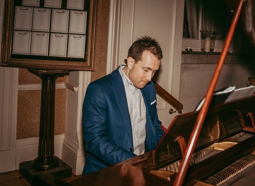 Joe Kenny playing grand piano over wedding drinks reception in Luttrellstown Castle, Co. Dublin
